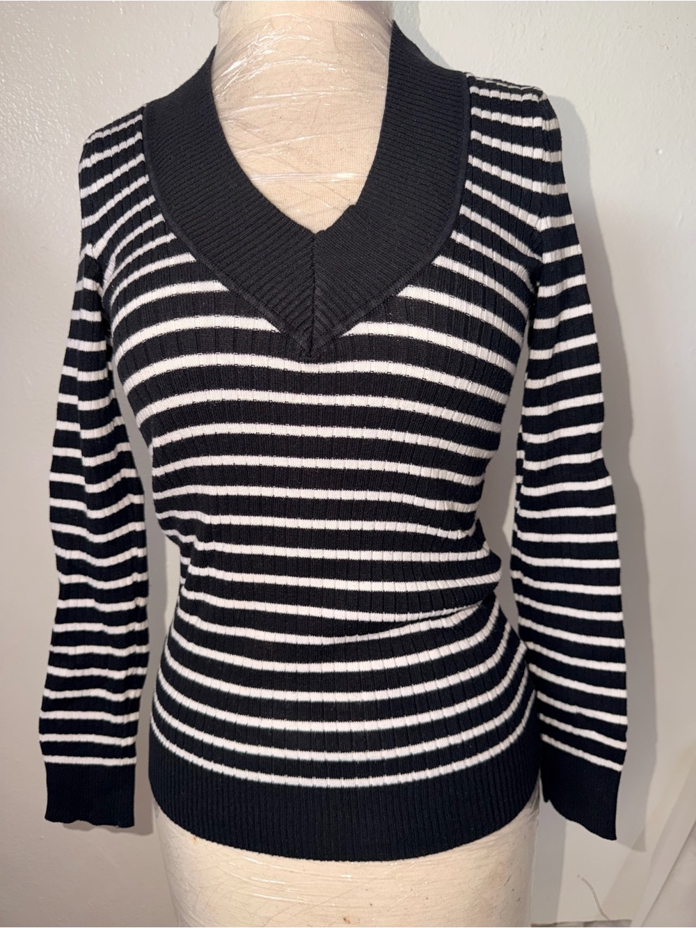 lei Black and White Striped V-Neck Ribbed Top